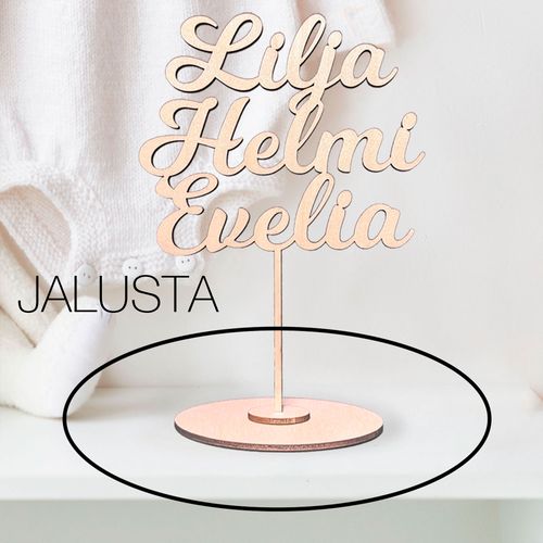 Ylioppilas kakkukoriste kakun reunalle